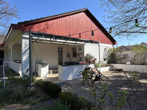 Südseite mit Platz für Outdoor-Küche - 