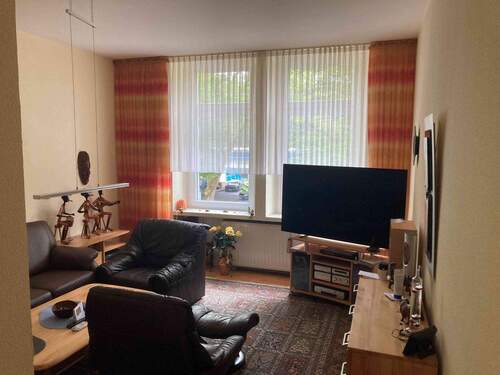 1. Zimmer.JPG - 4 ZKB-Wohnung mit Einbauküche in Wuppertal-Barmen - WG-geeignet