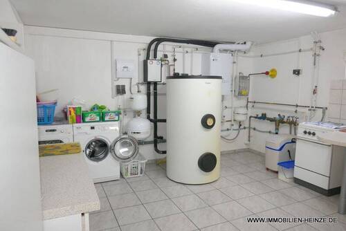 Hausanschluss und Wirtschaftsraum - 
