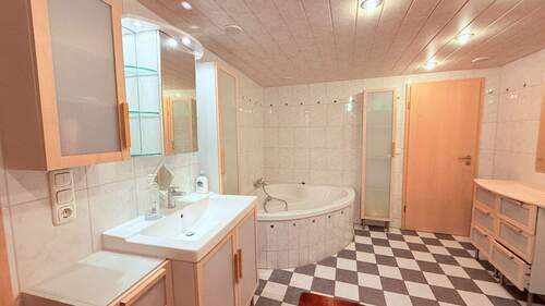 Badezimmer II OG - 