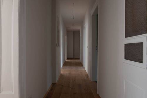 Flur vorne - 7 Zimmer Büro in Fürth