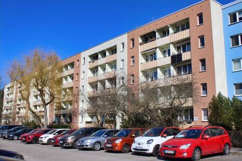 Außenansicht - Kurzfristig bezugsfertig: Gepflegte 4-Zimmer ca. 70 m² Wohnung mit zwei Balkonen in Berlin-Marzahn