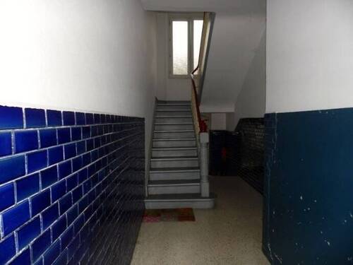 Hauseingang - Gut geschnittene 4-Zimmer-Wohnung mit Balkon in zentraler Lage