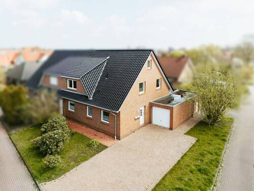 Frontansicht - Ein- oder Zweifamilienhaus: Großzügige Doppelhaushälfte in ruhiger Lage von Conrebbersweg - Emden