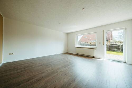 Wohnzimmer - 6 Zimmer Doppelhaushälfte in Emden