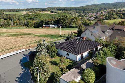 Haus in unverbauter Feldrandlage - 