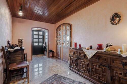 Geräumiger Eingangsbereich - 3 Zimmer Einfamilienhaus zum Kaufen in Usingen