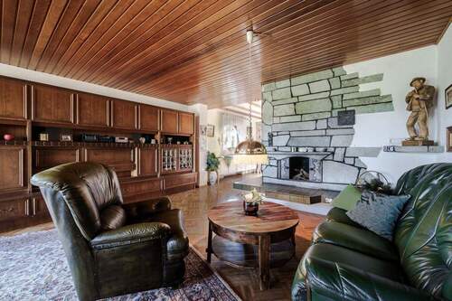 Gemütliche Sitzecke mit gemauertem Kamin - 3 Zimmer Einfamilienhaus in Usingen