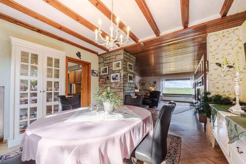 Essbereich mit Blick ins Grüne - 