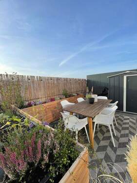Terasse Hochbeet und Esstisch - Wohnen im Grünen mit 35 m² Dachterrasse - provisionsfrei
