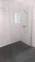 Begehbare Dusche im Badezimmer - 
