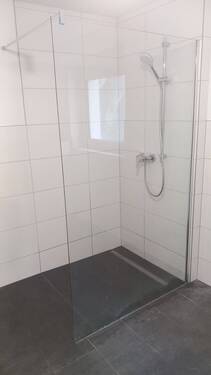 Begehbare Dusche im Badezimmer - 