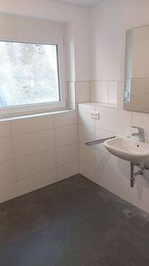 Badezimmer mit Fenster - 