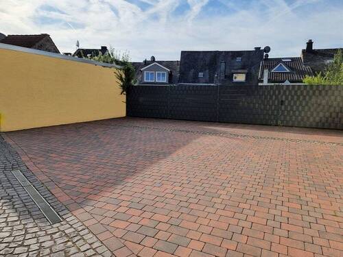 Parkplatz 1 - 