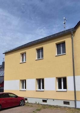 Ansicht Straßenseite.jpg - 3 Zimmer Etagenwohnung in Klipphausen