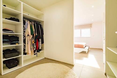 ...begehbarem Kleiderschrank und... - 