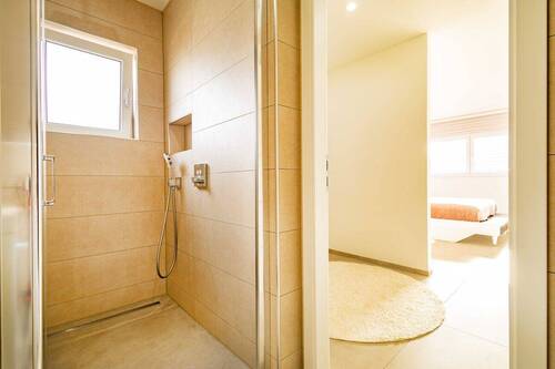 ...privatem Bad inkl. WC. - 
