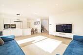 EG Wohnbereich mit Blick zur Wohnwand - 