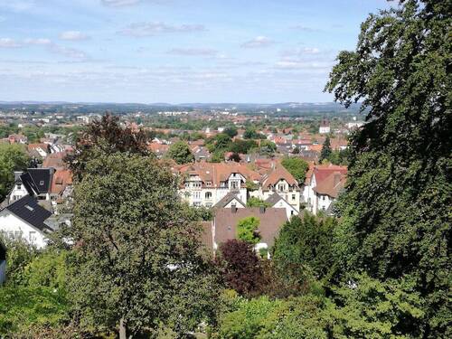 Exklusiver Ausblick - Exklusives Wohnen: Hochwertige 5-Zimmer-Wohnung mit Dachterrasse & Privatgarten