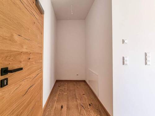 Flur mit Garderobenbereich - 