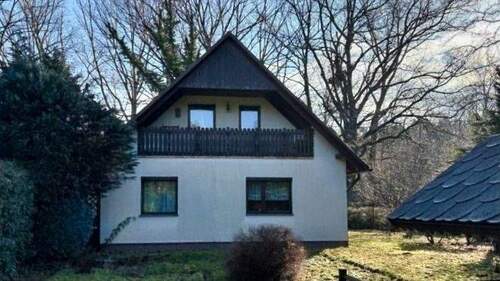 Seitenansicht mit Blick auf den Balkon - 3 Zimmer Einfamilienhaus in Boxberg