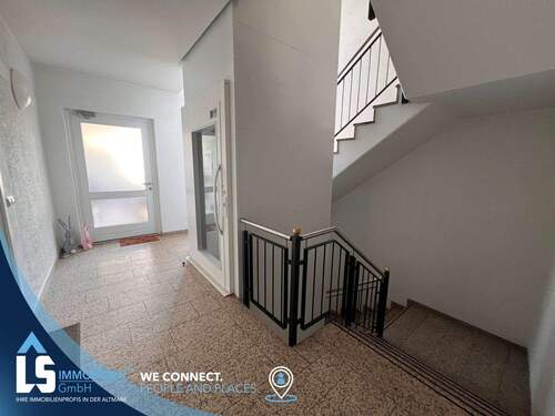 Treppenhaus/ Aufzug - 