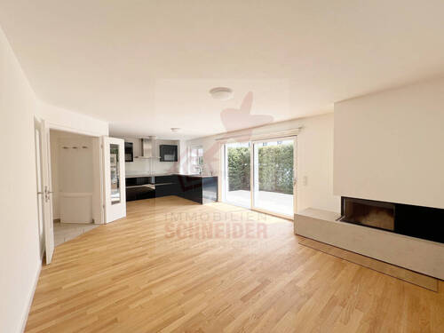 Wohnzimmer I - 3 Zimmer Etagenwohnung in München