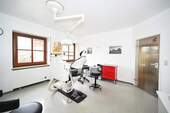 7 Behandlungszimmer möglich - 