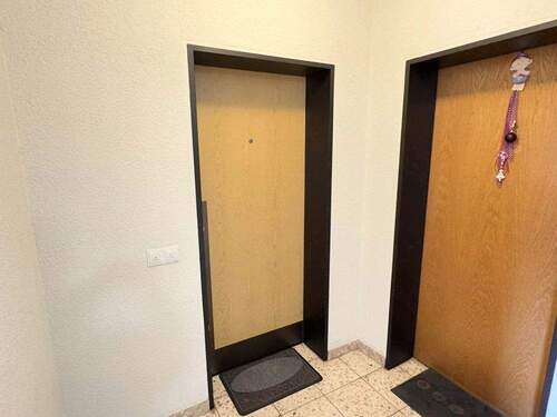 Hausflur Wohnungseingang - 