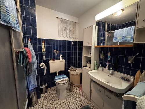 Badezimmer mit Dusche - 