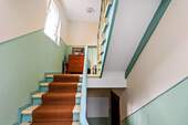 Treppenhaus - 8 Zimmer Mehrfamilienhaus, Wohnhaus zum Kaufen in Berlin