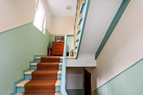 Treppenhaus - 8 Zimmer Mehrfamilienhaus, Wohnhaus zum Kaufen in Berlin
