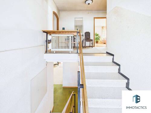 Eingangsbereich / Treppenaufgang - 