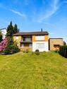 Blick aus Garten - 8 Zimmer Einfamilienhaus zum Kaufen in Fulda / Aschenberg