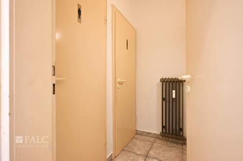 Sanitärbereich mit zwei WC-Einheiten - 