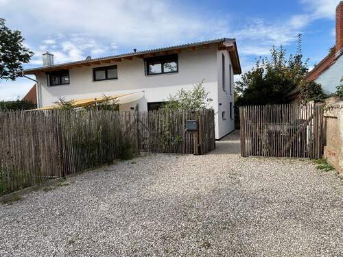 Hausansicht, Außenstellplätze.JPG - Einfamilienhaus mit 175,00 m² in Wang zum Kaufen