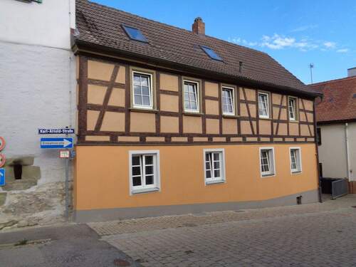 Bild 2 - 7 Zimmer Mehrfamilienhaus, Wohnhaus zum Kaufen in Uffenheim