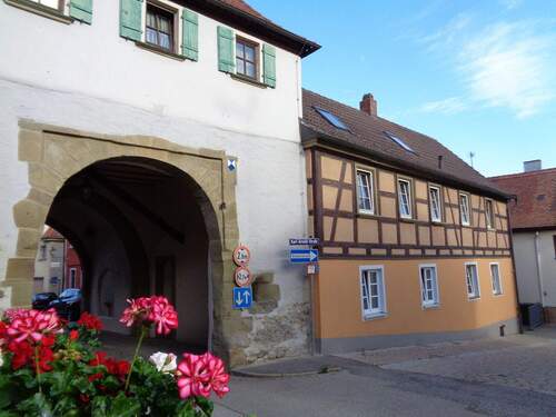 Bild 3 - 7 Zimmer Mehrfamilienhaus, Wohnhaus in Uffenheim