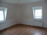 Wohnzimmer.JPG - NEU! GEMÜTLICHE 2 RAUM DG-WOHNUNG - ERSTBEZUG NACH SANIERUNG!