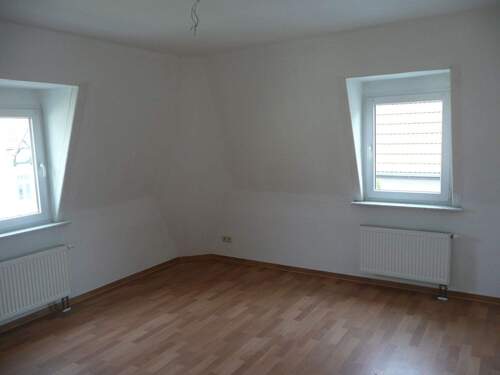 Wohnzimmer.JPG - NEU! GEMÜTLICHE 2 RAUM DG-WOHNUNG - ERSTBEZUG NACH SANIERUNG!