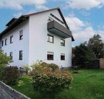 Attraktives Mehrfamilienhaus mit drei Wohneinheiten in Lonnerstadt