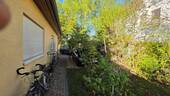 Seitenansicht mit Carport - 