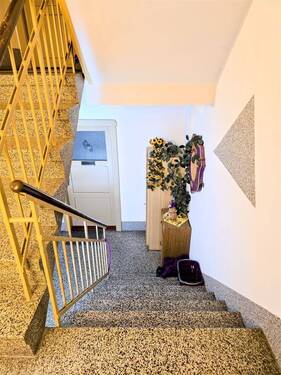 Treppe zur 1. Etage - 