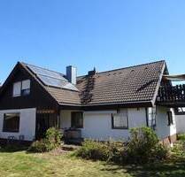 Ruhig gelegenes Zweifamilienhaus mit Doppelgarage in Herzogenaurach-Nähe Schulzentrum Süd