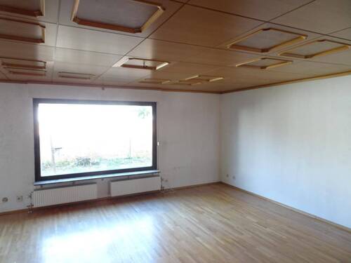 Wohnzimmer EG1 - 8 Zimmer Mehrfamilienhaus, Wohnhaus in Herzogenaurach