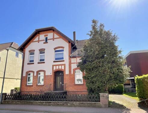 Bild 1 - 1.998m² großes Grundstück: bebaut mit Zweifamilienhaus, Bungalow & Nebengebäude mit vielen Optionen!