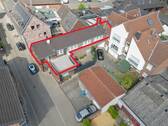 18740_beabeitet (2)_rote Umrandung - Haus-Feeling pur: 5-Zimmer-Wohnung mit Dachterrasse, eigenem Eingang & Garage