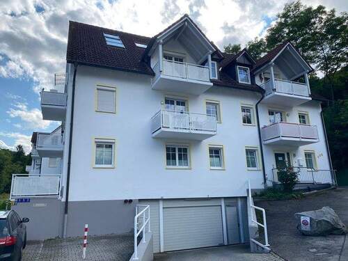 Hausansicht.jpg - Komplett sanierte 2-Zimmer-Eigentumswohnung mit Balkon, Aufzug, Einbauküche und Tiefgaragenstellplatz – mitten in Dingolfing