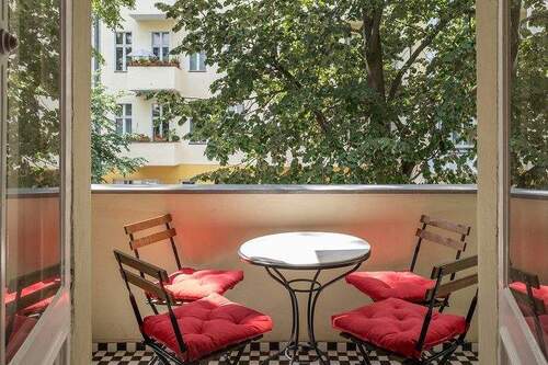 Südwest-Loggia - Hochwertige 3-Zimmer-Altbauwohnung im charmanten Akazienkiez in Schöneberg