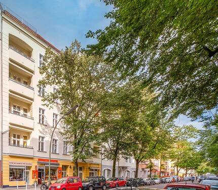 Hausansicht mit Blick in die Straße - 